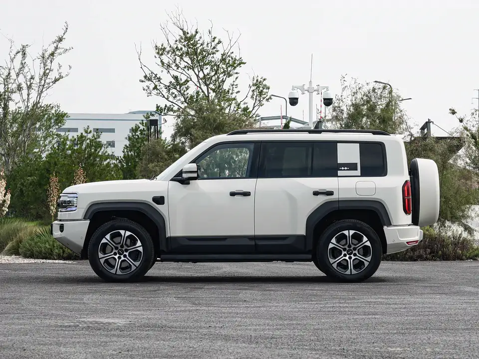 BYD Bao 5 · 210 K M Kunlun Ultra — 2