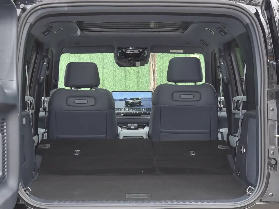 BYD Bao 5 · 210 K M Kunlun Ultra — 9