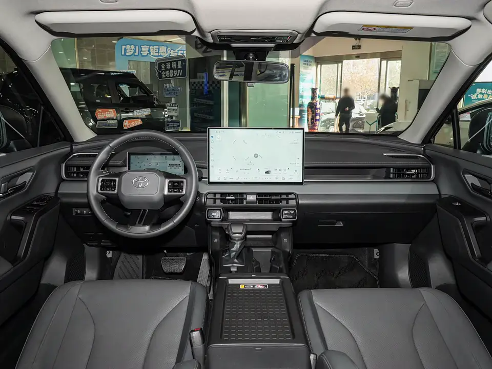 Toyota RAV4 · Toyota 2.0 L 4 W D Luxury — 3