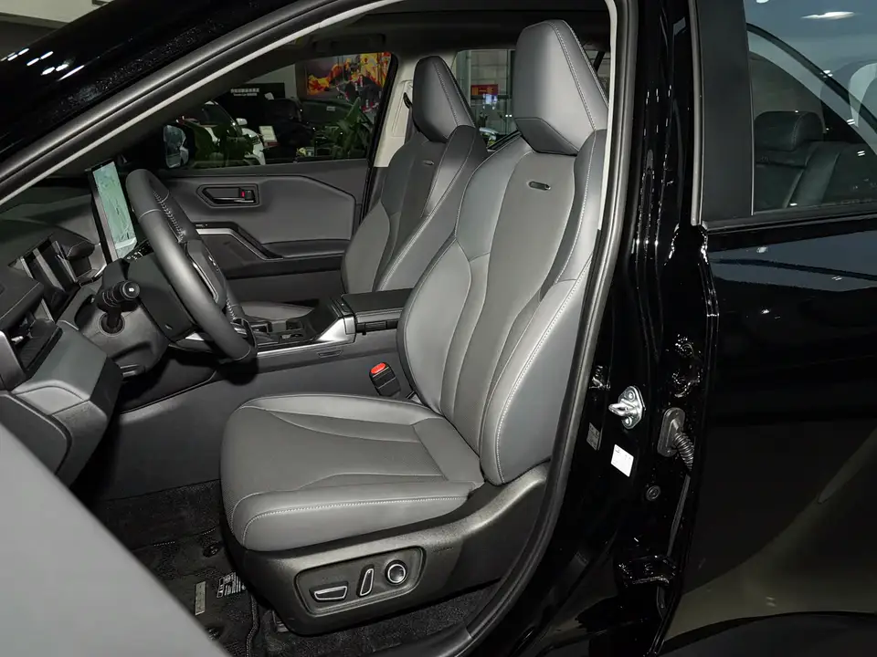 Toyota RAV4 · Toyota 2.0 L 4 W D Luxury — 5
