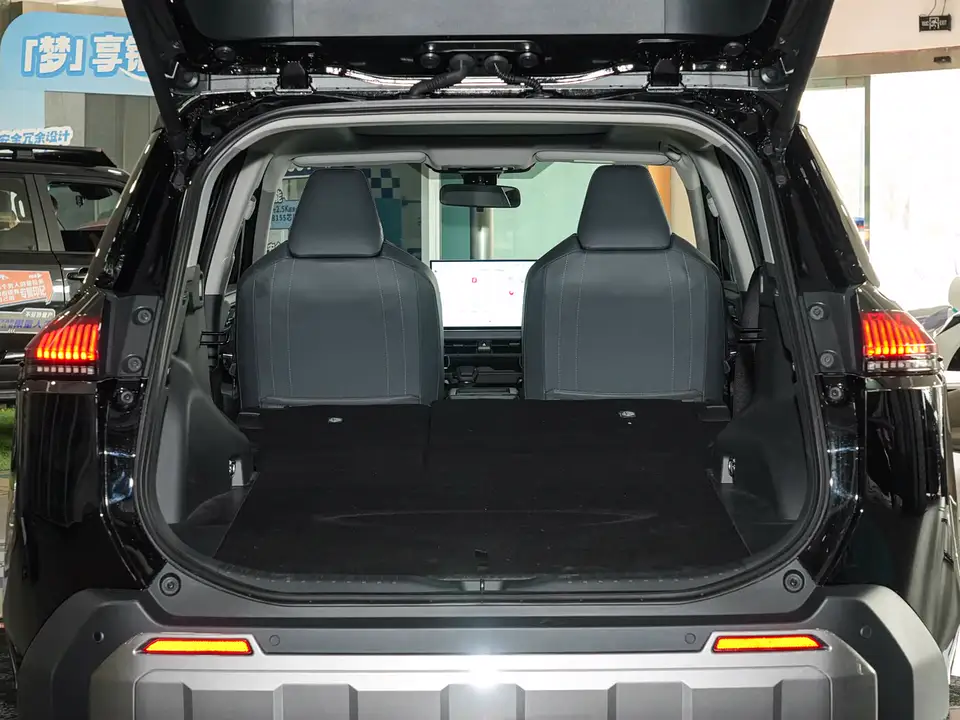 Toyota RAV4 · Toyota 2.0 L 4 W D Luxury — 8