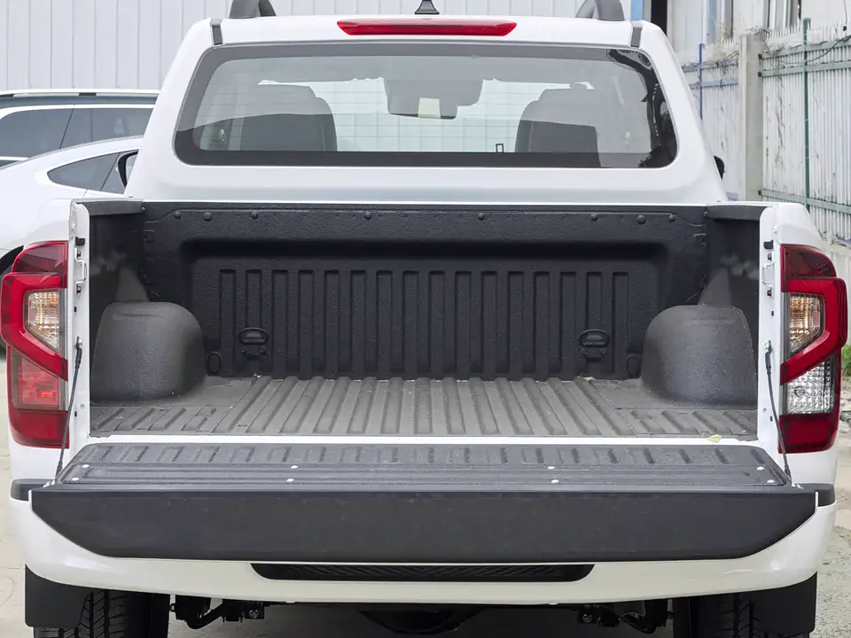 Nissan Navara · - 2.0 T Automatic Petrol 2 W D Comfort Standard bed — 8