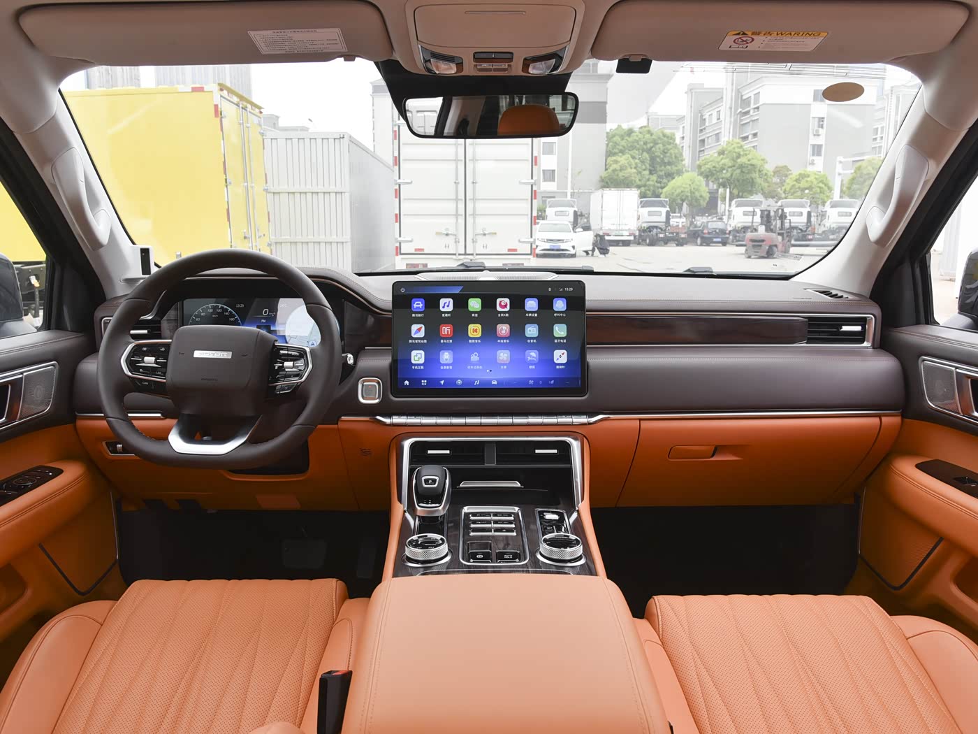 Foton Mars 9 · 2.0 T Petrol Automatic 2 W D Standard wheelbase Supreme — 3