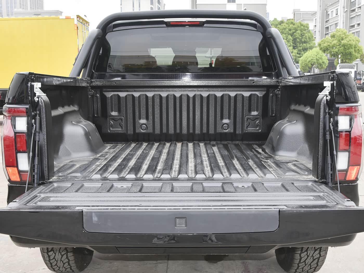 Foton Mars 9 · 2.0 T Petrol Automatic 4 W D Standard wheelbase Flagship — 8