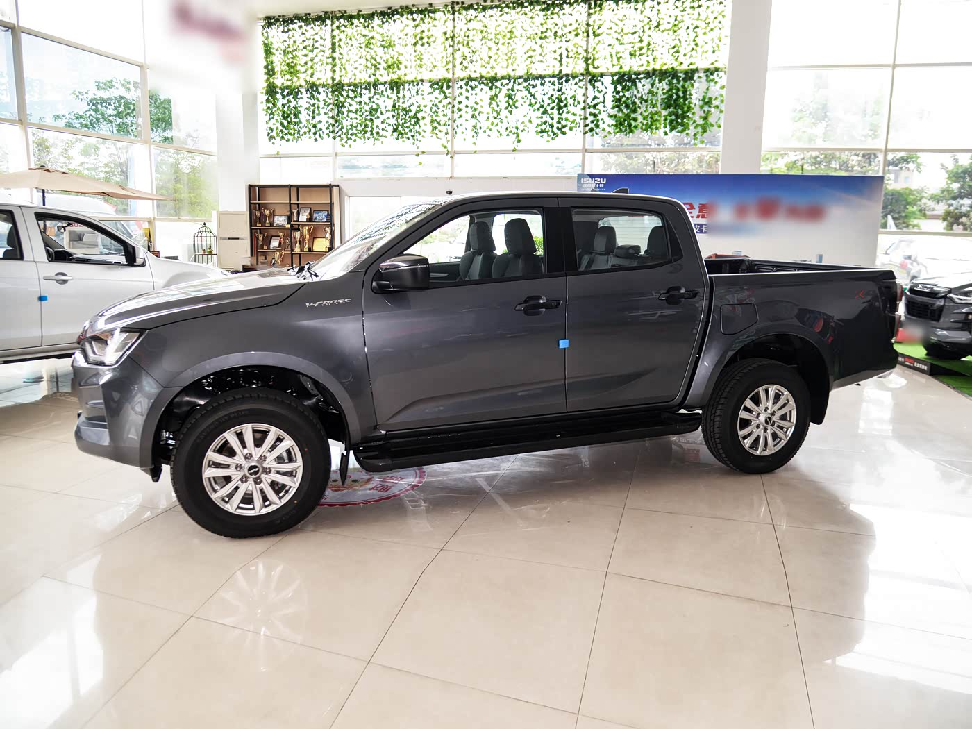 Isuzu D-MAX · 1.9 T Automatic 4 W D Premium — 2