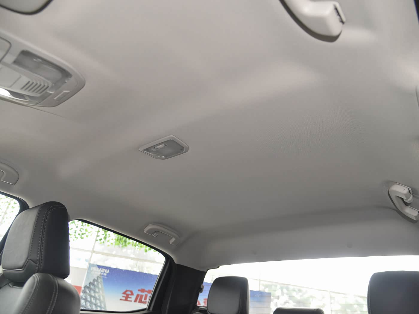 Isuzu D-MAX · 3.0 T Automatic 4 W D Flagship — 6
