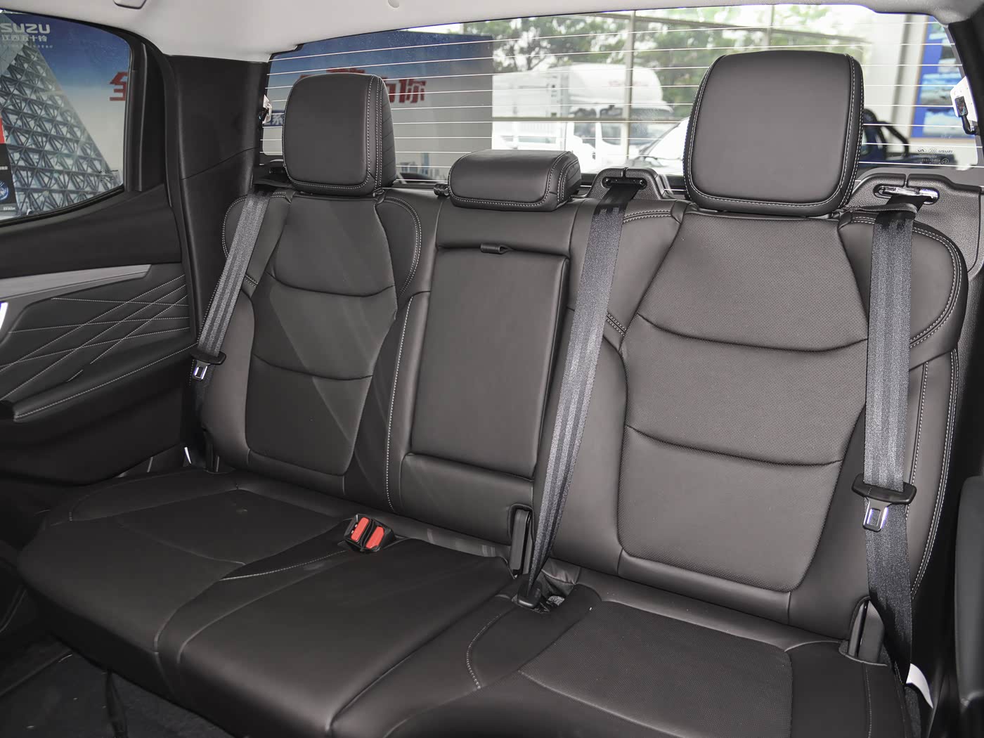 Isuzu D-MAX · 3.0 T Automatic 4 W D Flagship — 7