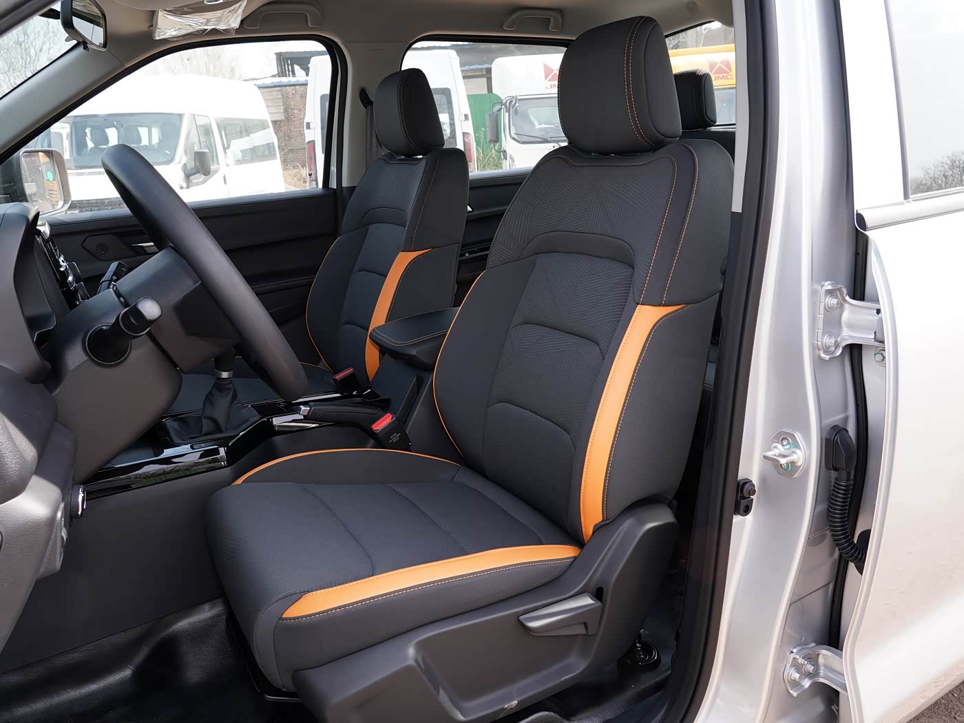 JMC Baodian · 2.5 T Automatic Diesel 2 W D Long wheelbase — 5