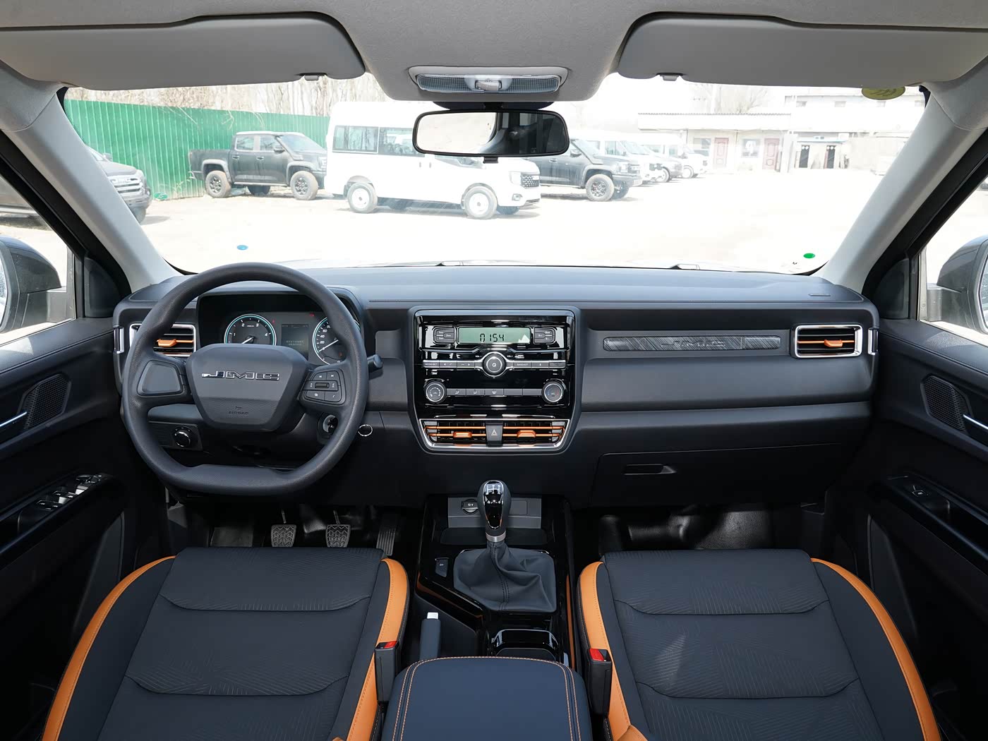 JMC Baodian · 2.5 T Automatic Diesel 2 W D Long wheelbase — 3