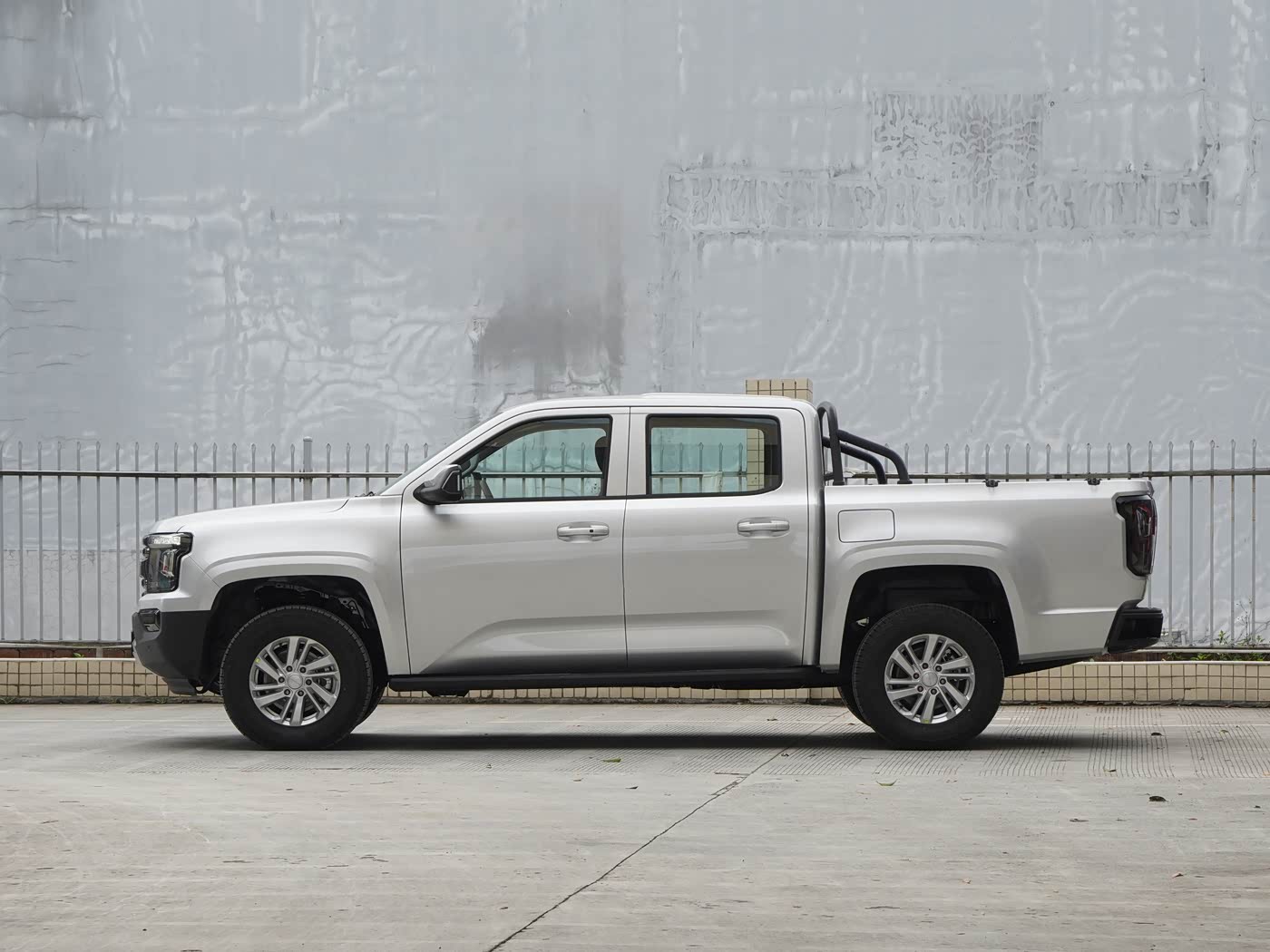 JMC Grand Avenue · All-round 2.5 T Diesel Manual 4 W D Comfort — 2