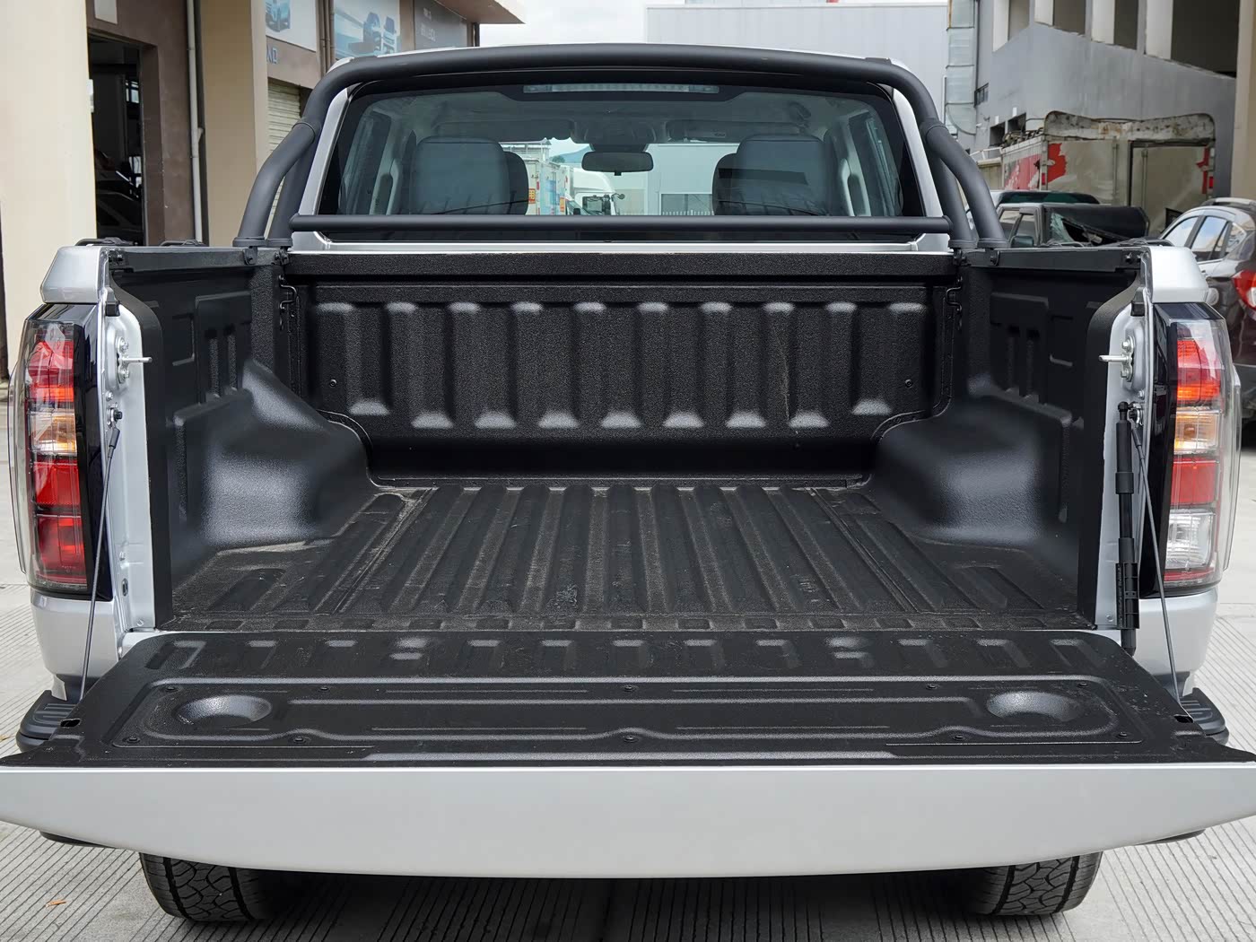JMC Grand Avenue · All-round 2.5 T Diesel Manual 4 W D Comfort — 8