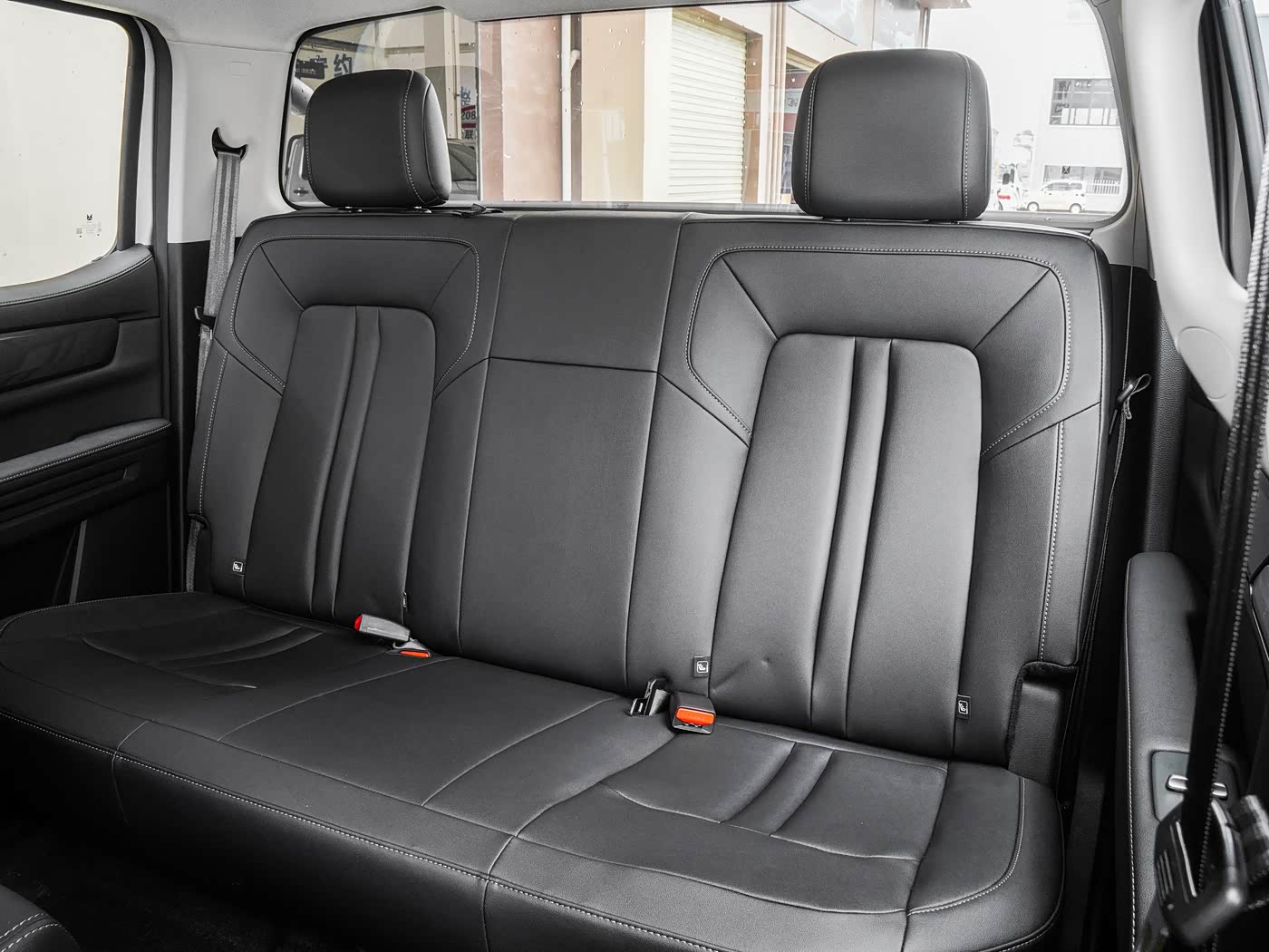 JMC Grand Avenue · All-round 2.5 T Diesel Manual 4 W D Long wheelbase Comfort — 7